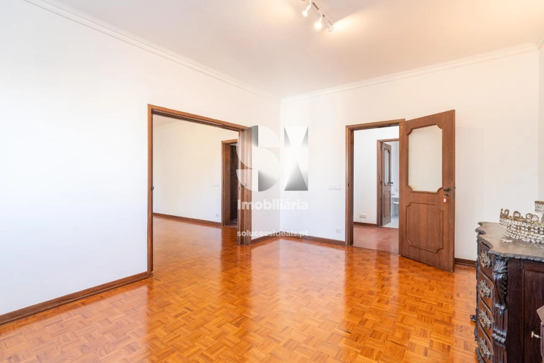 Apartamento T8 para Arrendamento em Sé Nova, Santa Cruz, Almedina e São Bartolomeu Foto 5