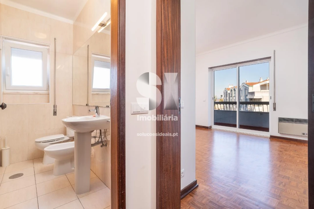 Apartamento T8 para Arrendamento em Sé Nova, Santa Cruz, Almedina e São Bartolomeu Foto 12