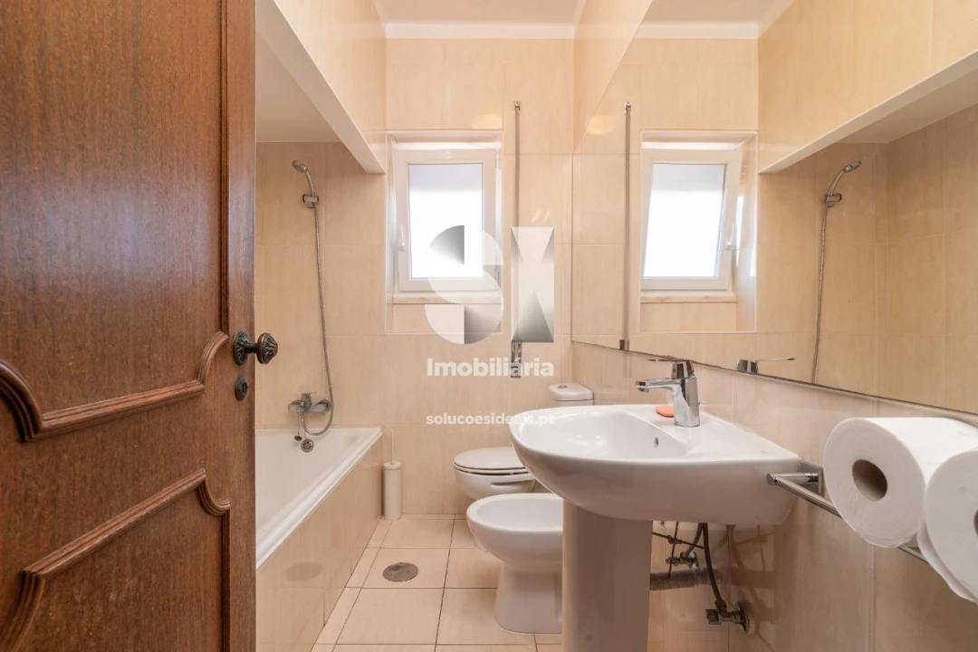 Apartamento T8 para Arrendamento em Sé Nova, Santa Cruz, Almedina e São Bartolomeu Foto 13