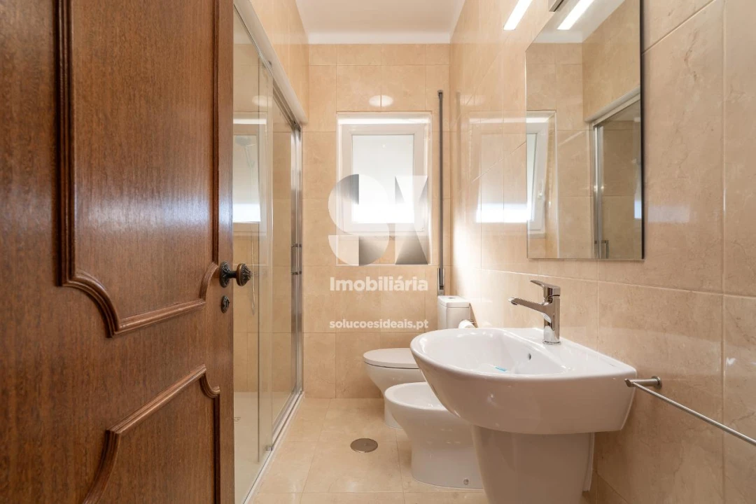 Apartamento T8 para Arrendamento em Sé Nova, Santa Cruz, Almedina e São Bartolomeu Foto 15