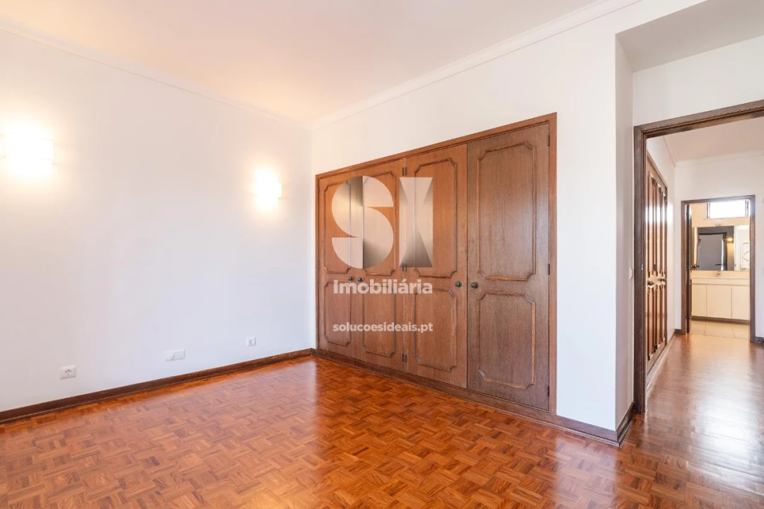 Apartamento T8 para Arrendamento em Sé Nova, Santa Cruz, Almedina e São Bartolomeu Foto 18