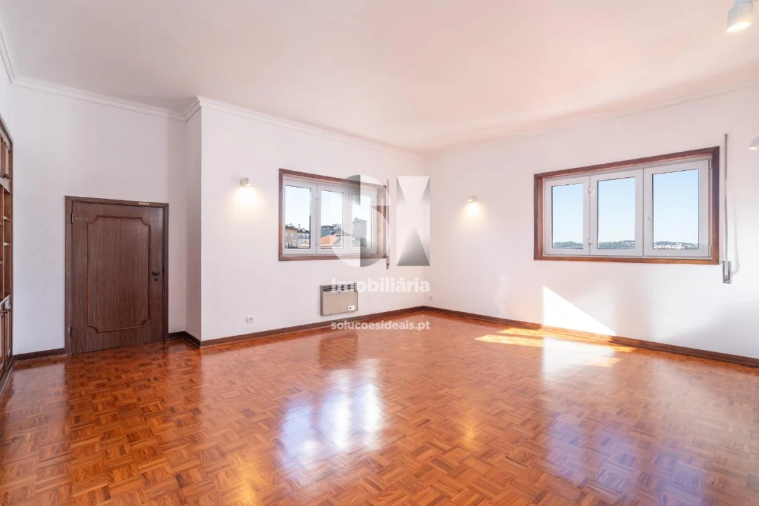 Apartamento T8 para Arrendamento em Sé Nova, Santa Cruz, Almedina e São Bartolomeu Foto 20