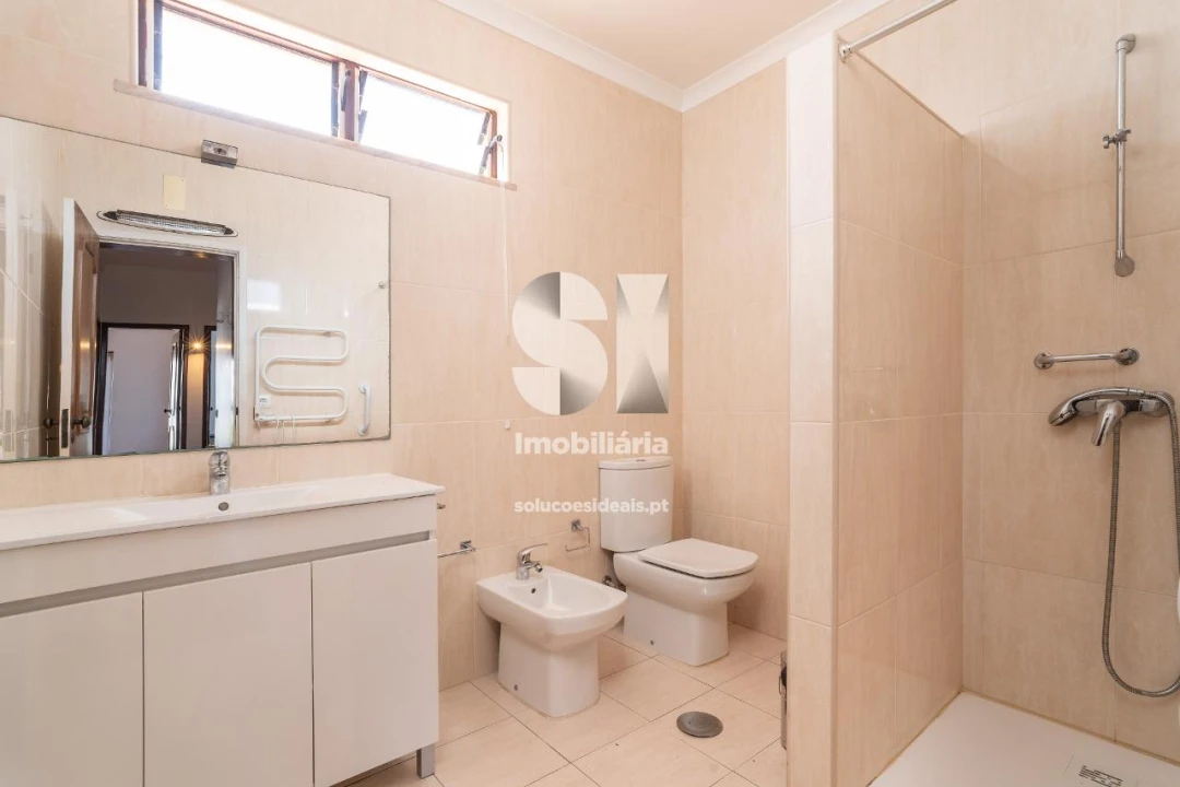 Apartamento T8 para Arrendamento em Sé Nova, Santa Cruz, Almedina e São Bartolomeu Foto 25