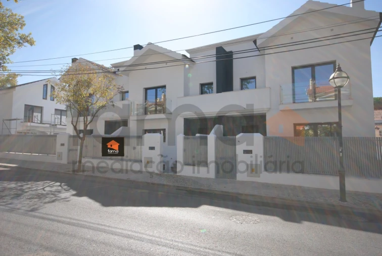 Moradia T4 para Venda em Cascais e Estoril Foto 1