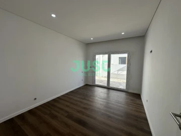 Moradia T3 para Venda em Fernao Ferro