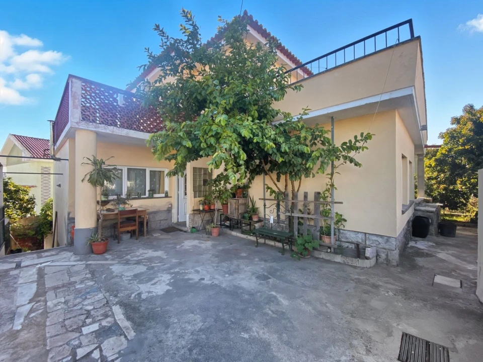 Moradia T6 para Venda em Barcarena Foto 1