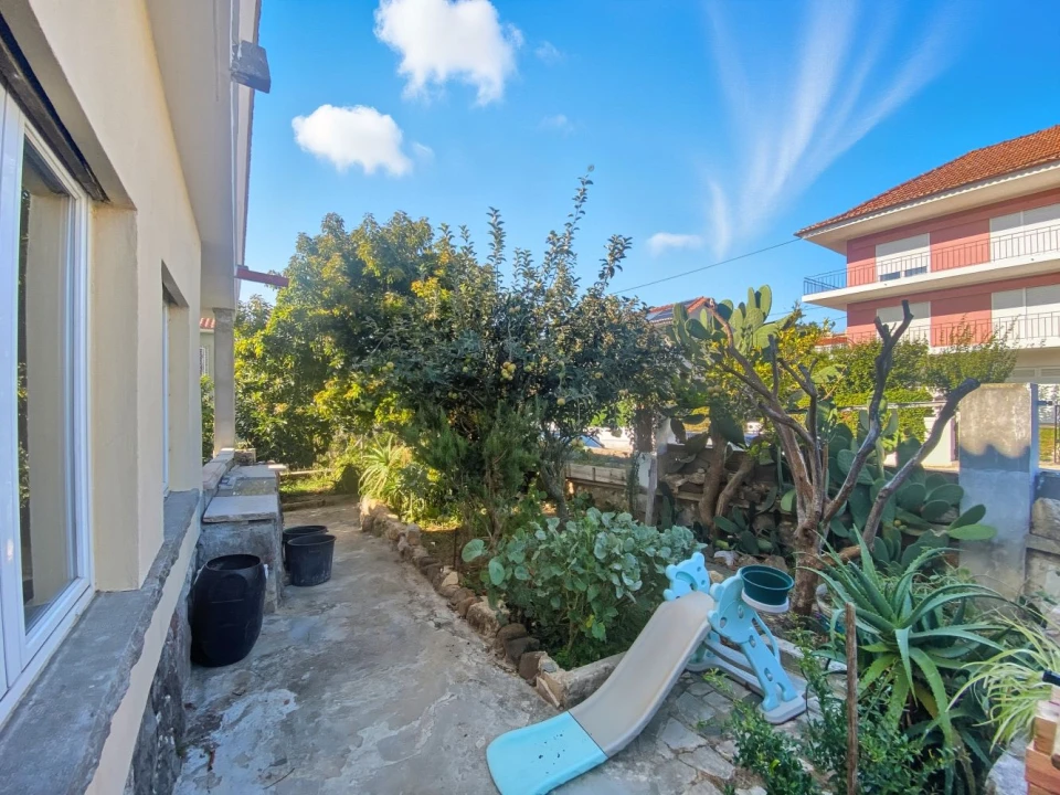 Moradia T6 para Venda em Barcarena Foto 2