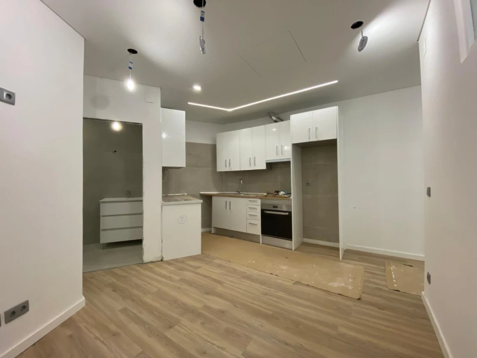 Apartamento T1 para Venda em Rio de Mouro Foto 1