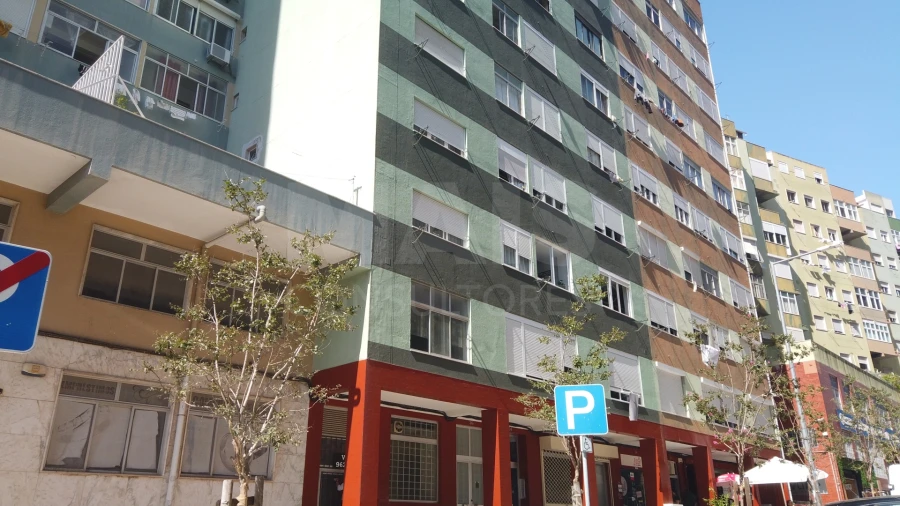 Loja para Venda em Pontinha e Famões Foto 4