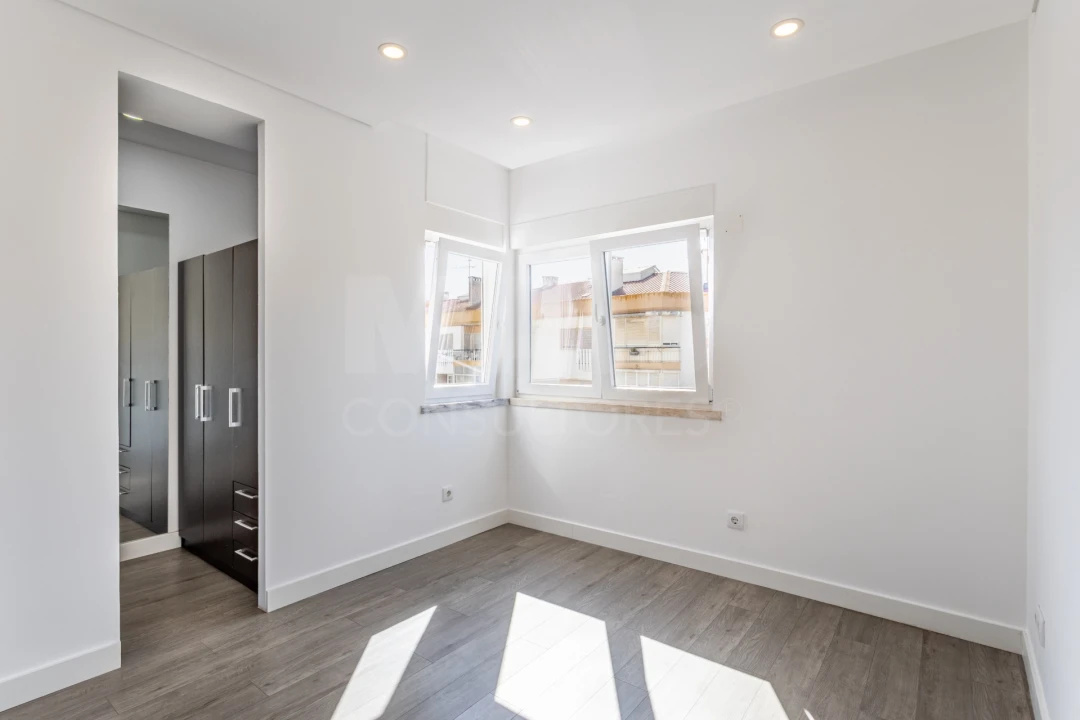 Apartamento T2 para Venda em Sacavém e Prior Velho Foto 4