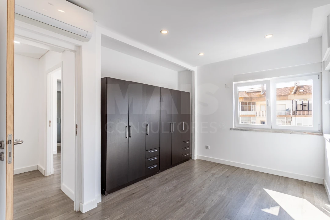 Apartamento T2 para Venda em Sacavém e Prior Velho Foto 3