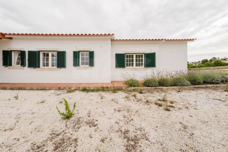 Moradia T4 para Venda em Usseira Foto 10