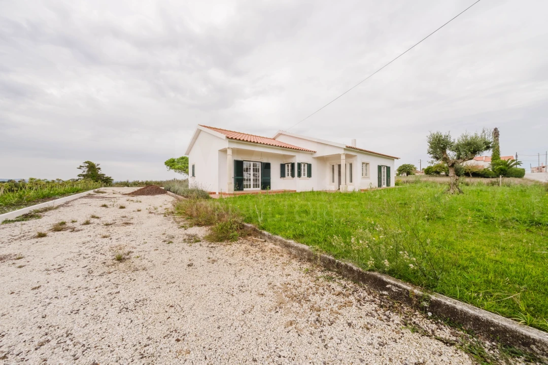 Moradia T4 para Venda em Usseira Foto 7