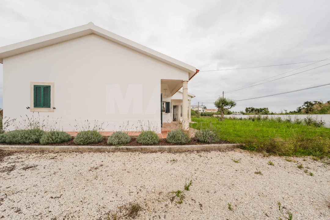 Moradia T4 para Venda em Usseira Foto 9