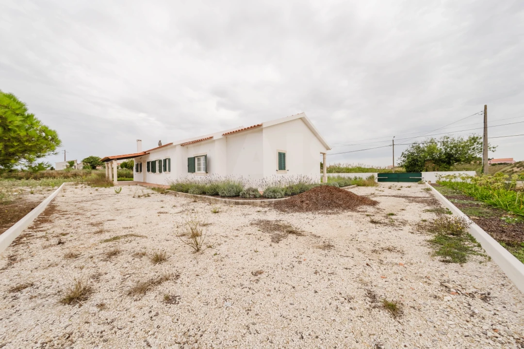 Moradia T4 para Venda em Usseira Foto 10