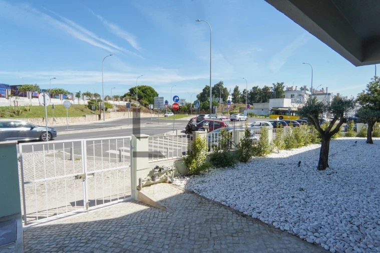 Prédio para Arrendamento em Alfragide Foto 5