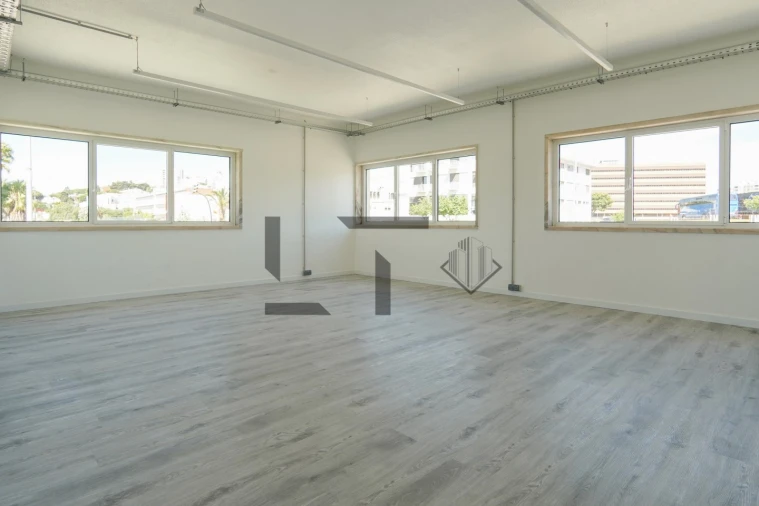 Prédio para Arrendamento em Alfragide Foto 10