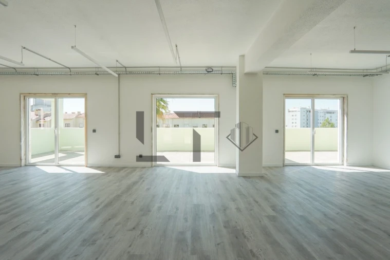 Prédio para Arrendamento em Alfragide Foto 24