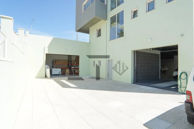 Prédio para Arrendamento em Alfragide Foto 49