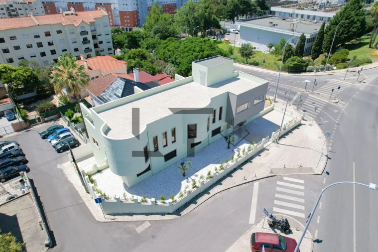 Prédio para Arrendamento em Alfragide Foto 81