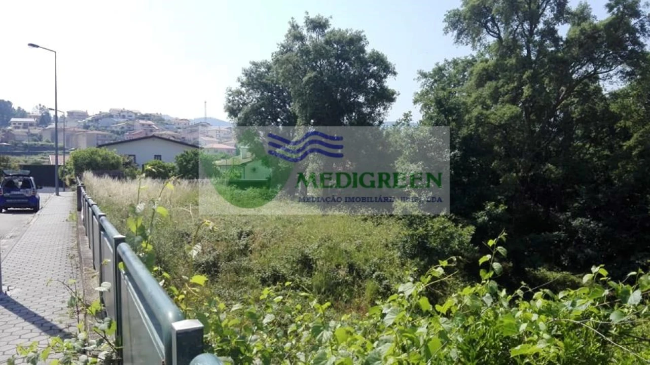 Terreno para Venda em Macieira de Cambra Foto 3