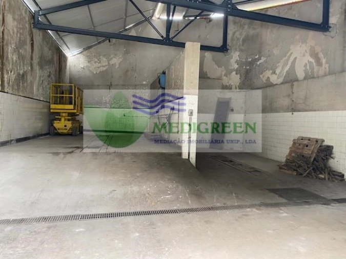 Armazém para Venda em Cedrim e Paradela