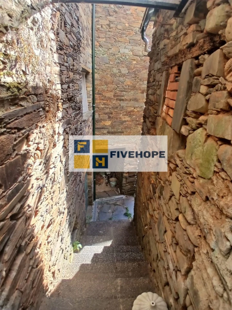 Moradia T3 para Venda em Cadafaz e Colmeal Foto 4