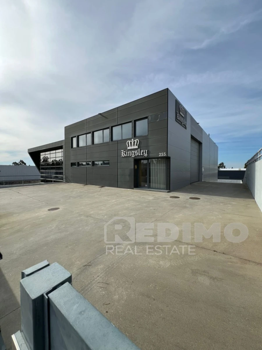 Armazém para Venda em Fiães Foto 2