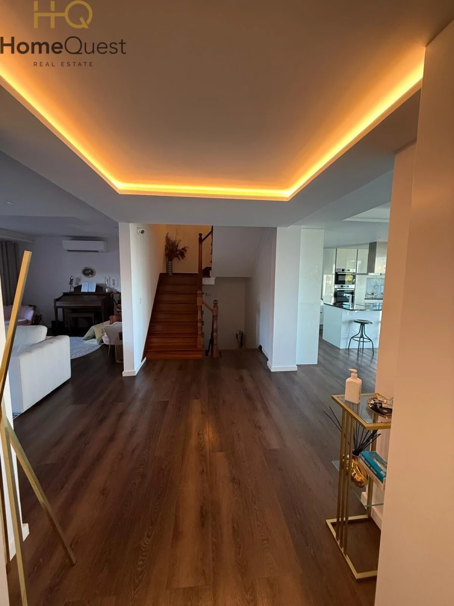 Moradia T5 para Venda em Agualva e Mira-Sintra Foto 11