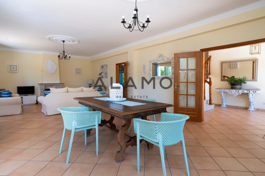 Moradia T4 para Venda em Almancil Foto 11