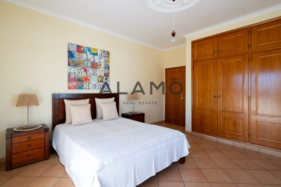 Moradia T4 para Venda em Almancil Foto 20