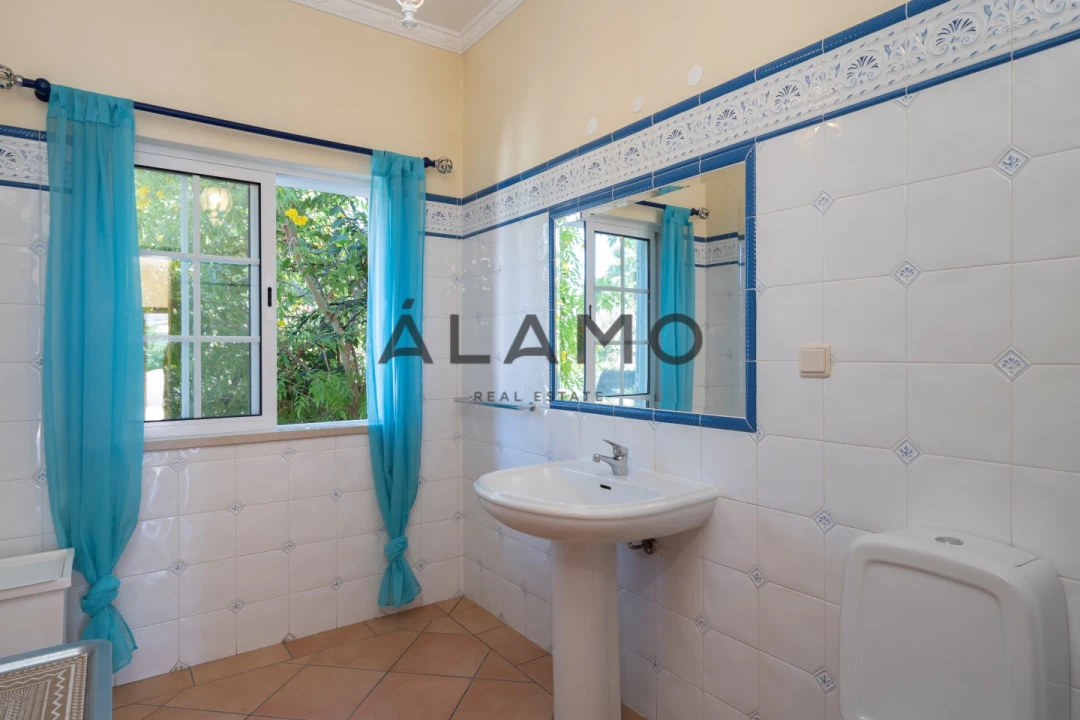 Moradia T4 para Venda em Almancil Foto 26