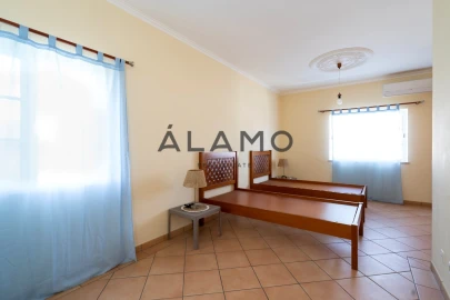 Moradia T4 para Venda em Almancil