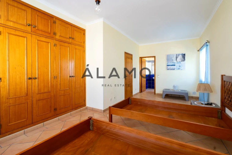 Moradia T4 para Venda em Almancil Foto 22