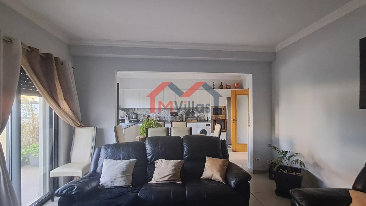 Moradia T3 para Venda em Salir Foto 4