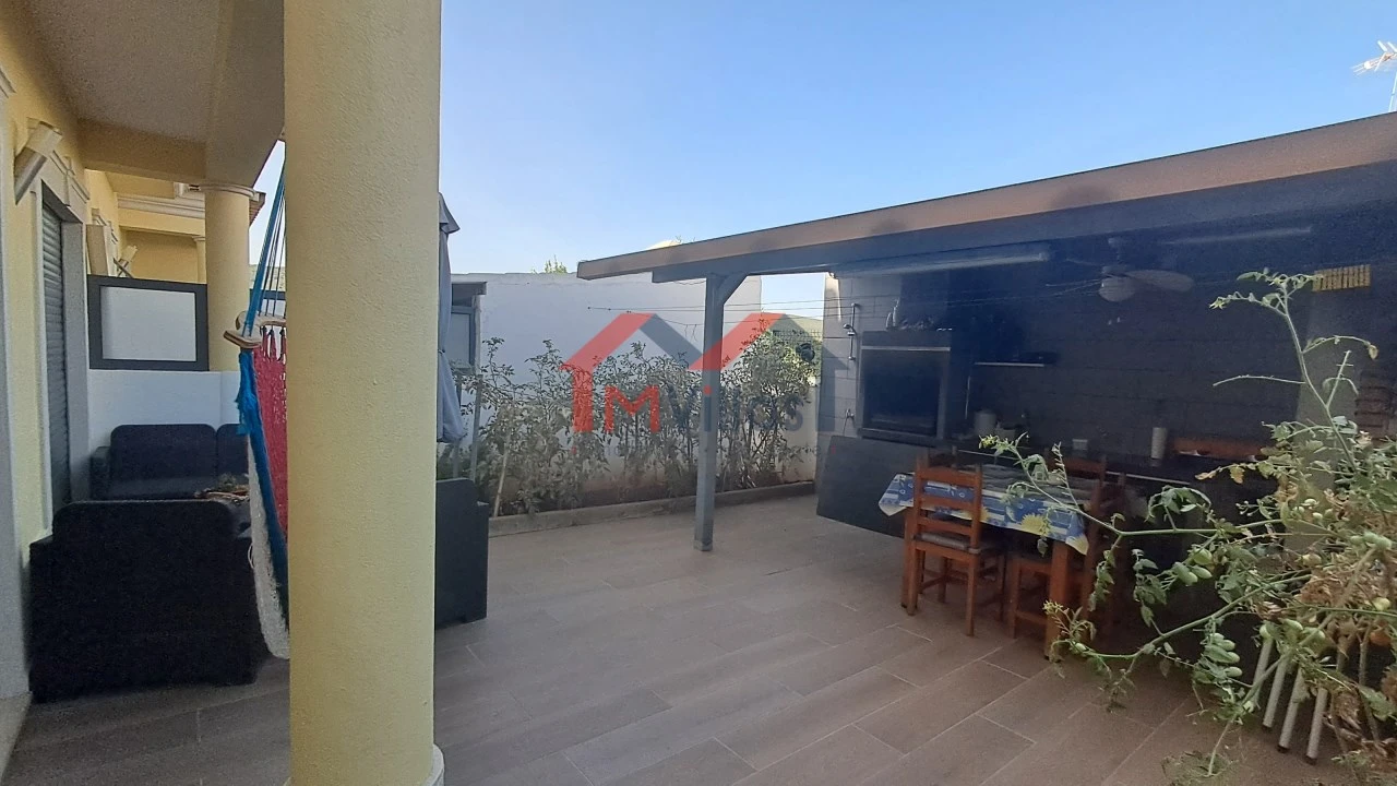 Moradia T3 para Venda em Salir Foto 23