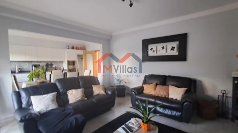 Moradia T3 para Venda em Salir Foto 2