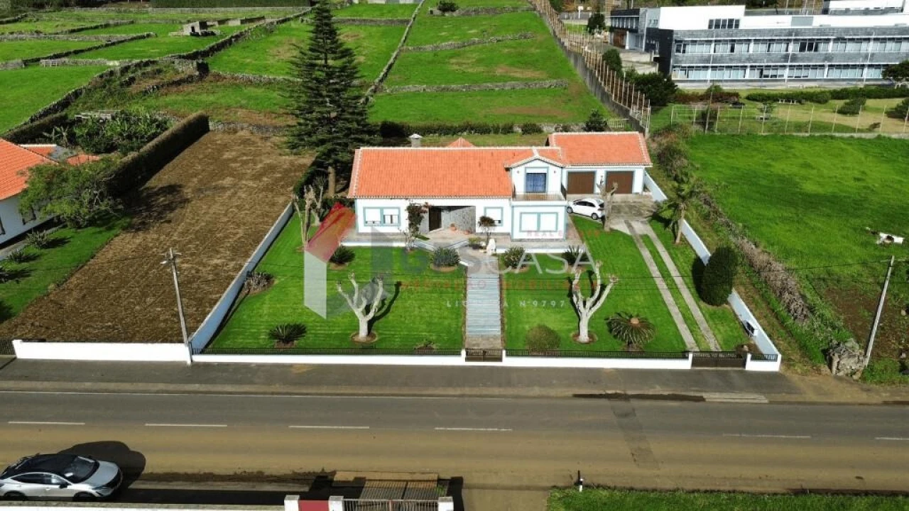 Moradia T2 para Venda em São Sebastião Foto 1