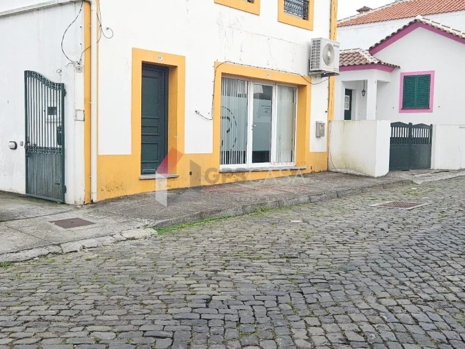 Loja para Venda em Praia da Vitoria (Santa Cruz)