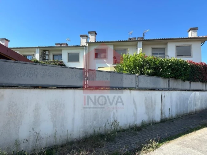 Moradia T3 para Venda em Loureira Foto 32