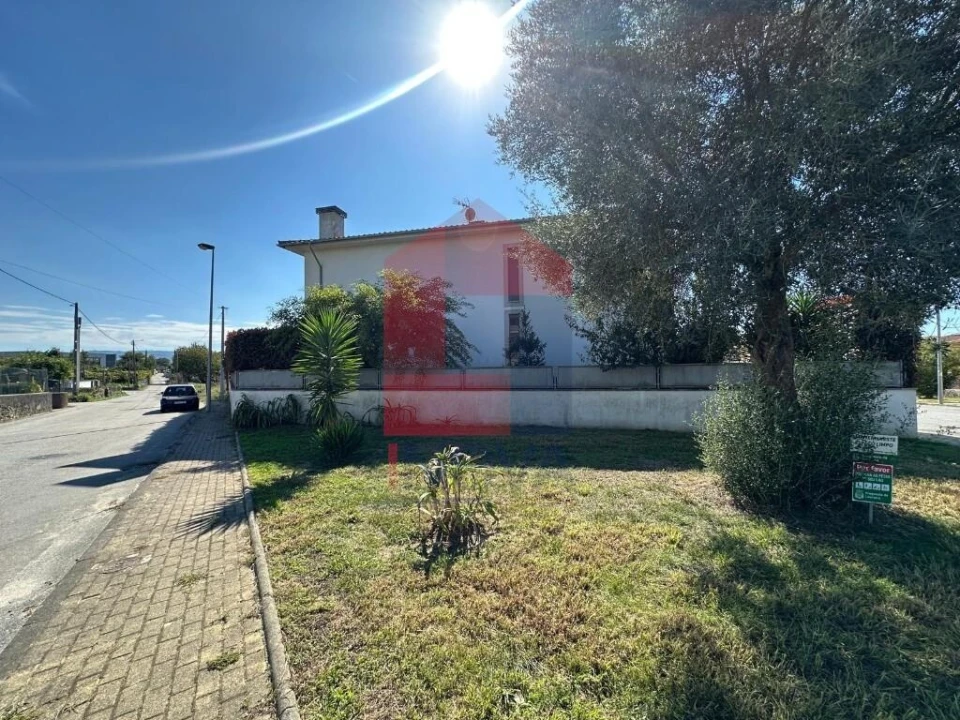 Moradia T3 para Venda em Loureira Foto 28