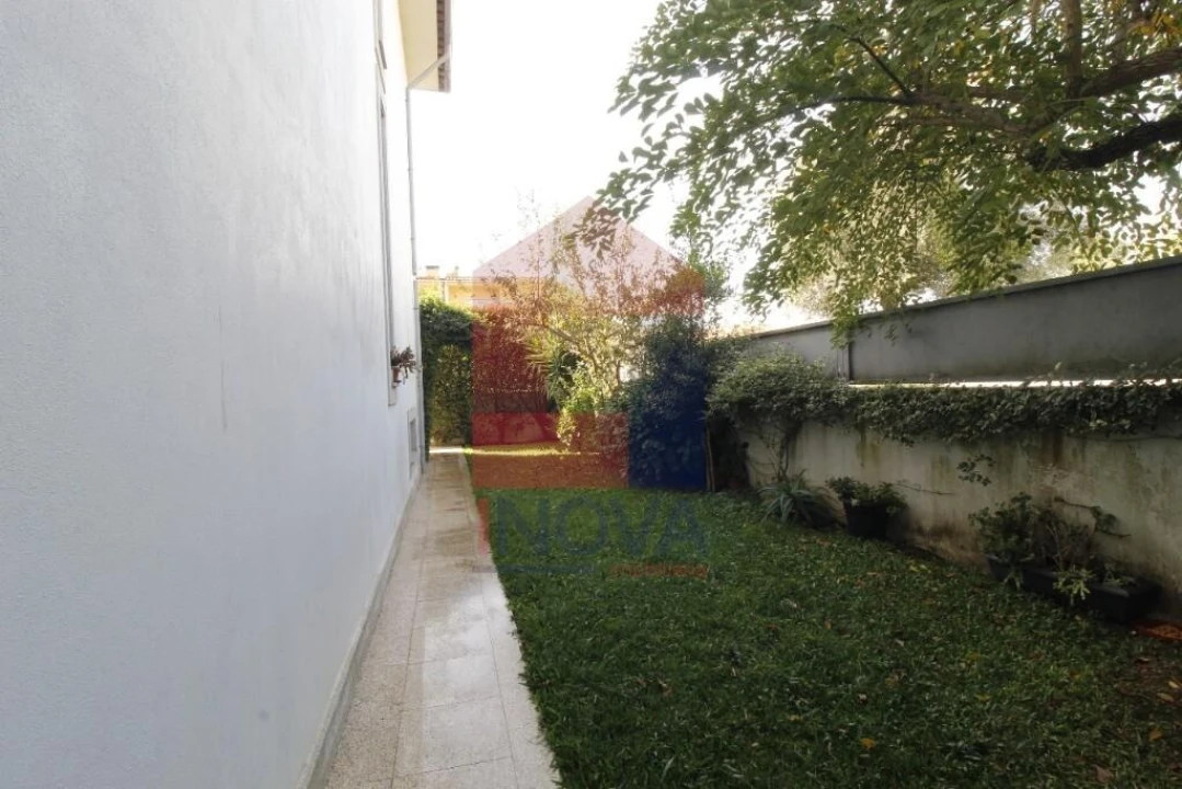 Moradia T3 para Venda em Loureira Foto 25