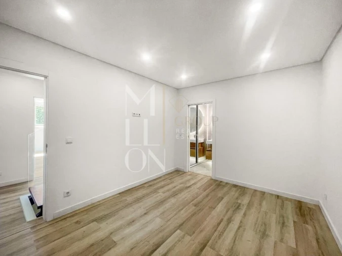 Moradia T6 para Venda em Águas Livres Foto 44