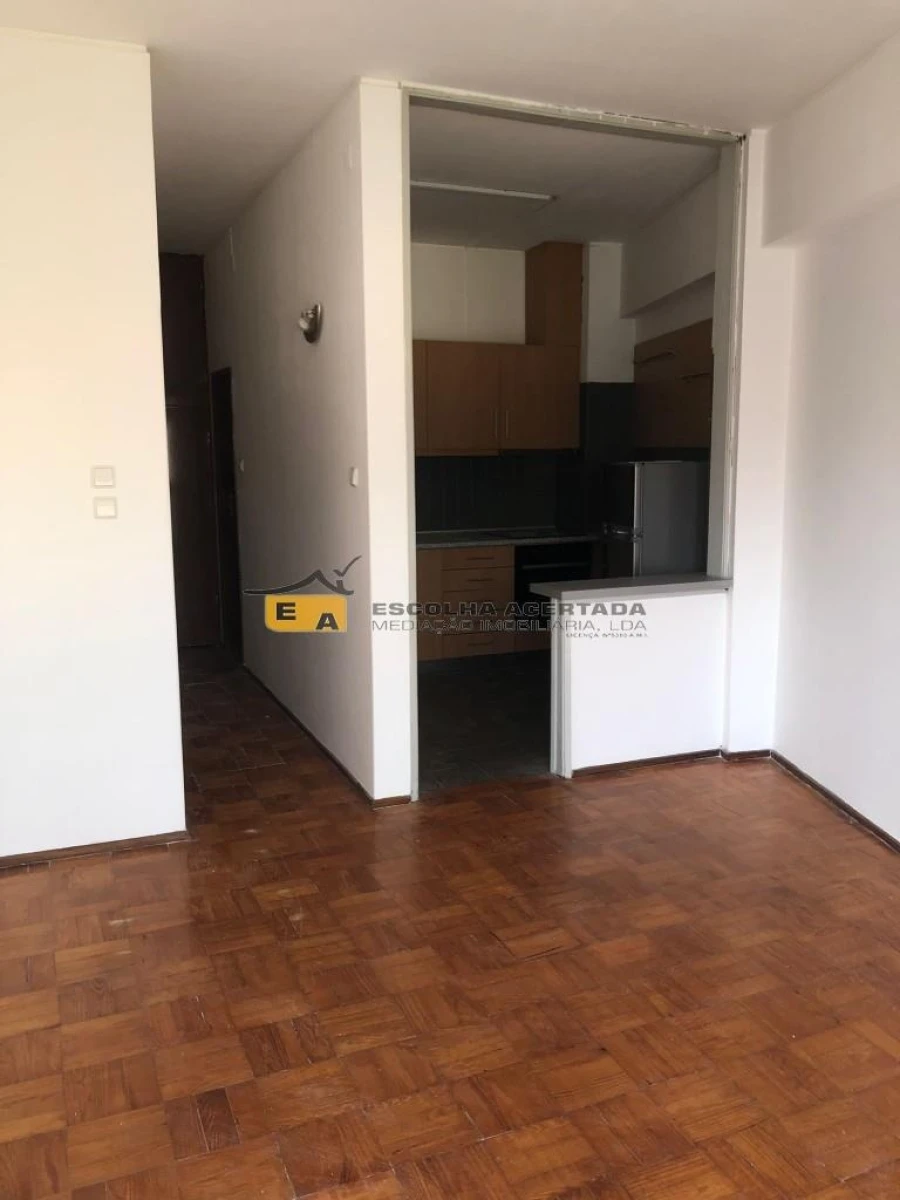 Apartamento T1 para Venda em Paranhos Foto 3