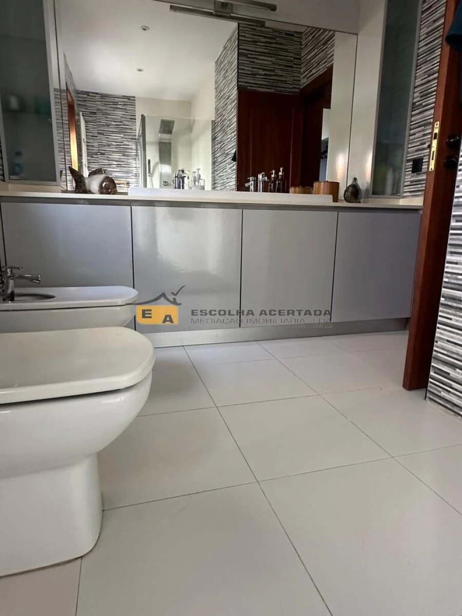 Moradia T4 para Venda em Modivas Foto 25