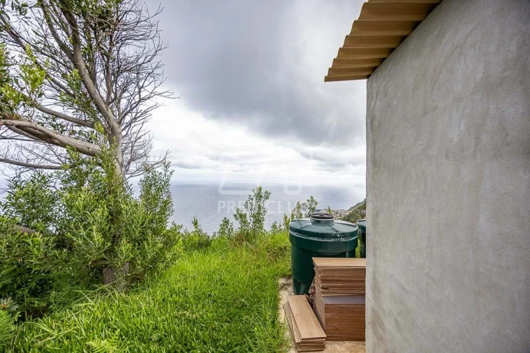Terreno para Venda em Porto Moniz Foto 3