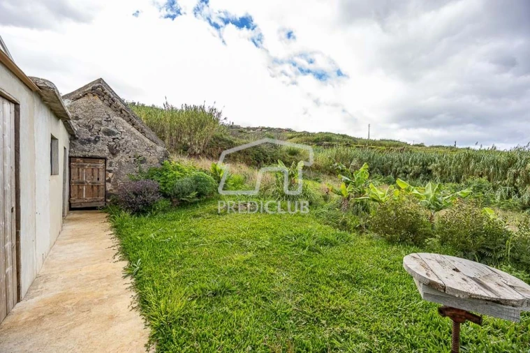 Terreno para Venda em Porto Moniz Foto 11