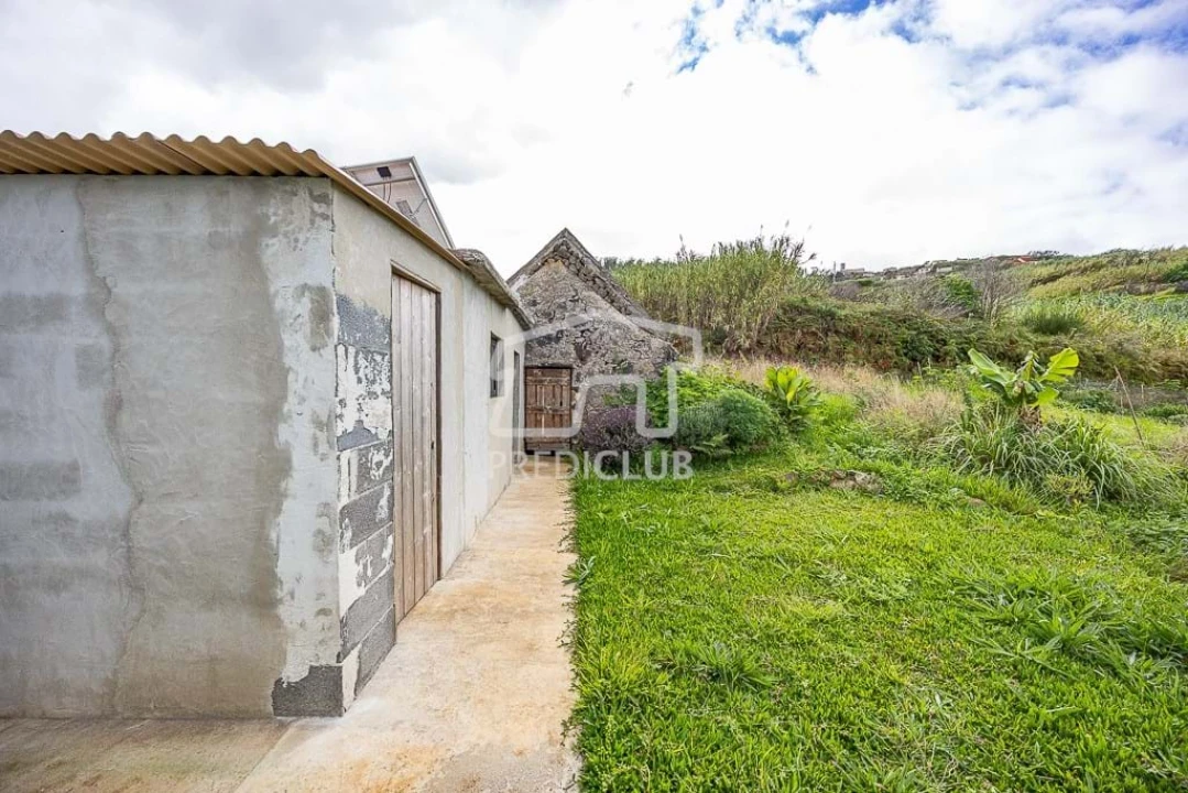 Terreno para Venda em Porto Moniz Foto 10