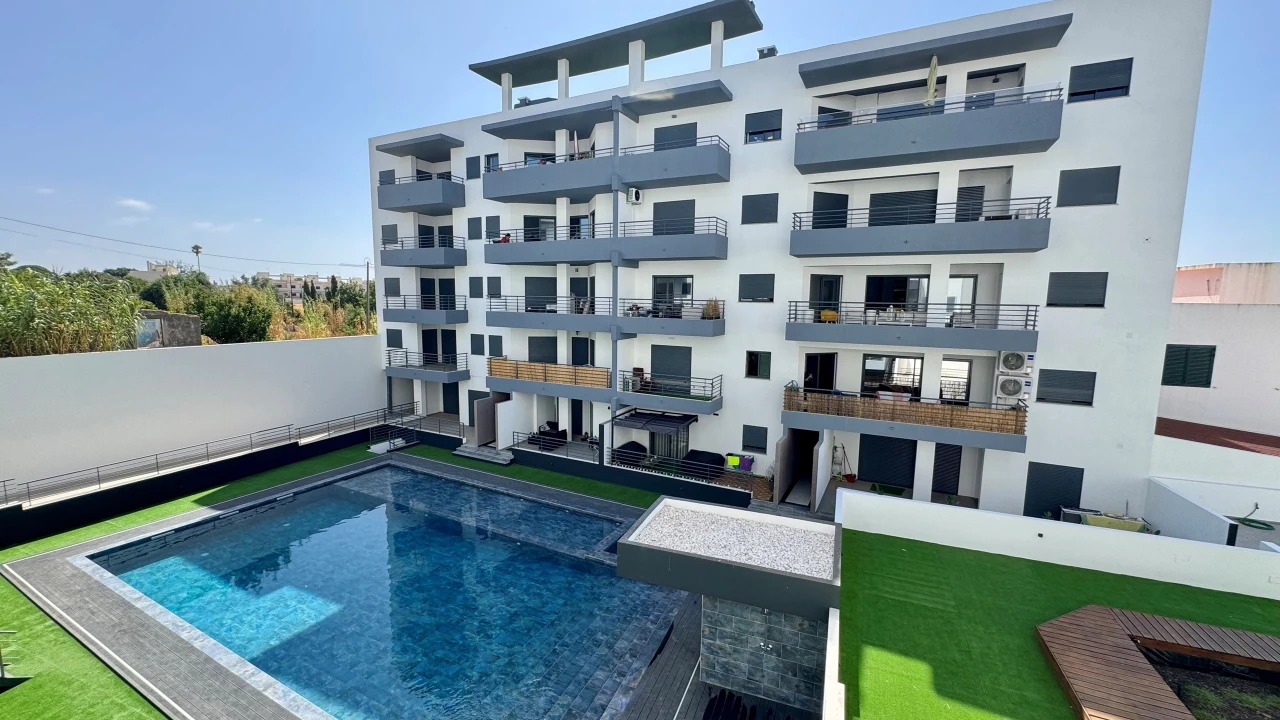 Apartamento T3 para Venda em Quelfes Foto 1