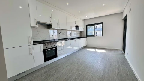 Apartamento T3 para Venda em Quelfes